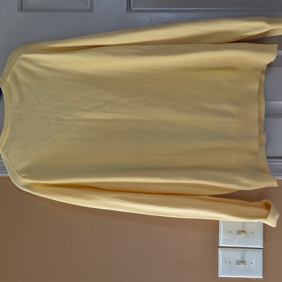 Lands' End Men's V-Neck Sweater in Soft Yellow - Picture 2 of 5